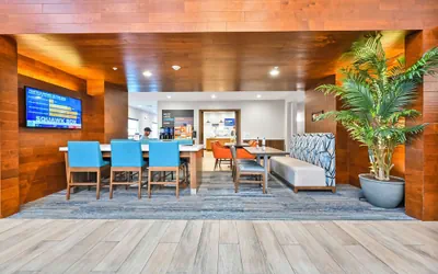 Photo 5 - Holiday Inn Express Palestine by IHG