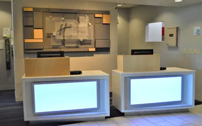 Holiday Inn Express & Suites Batesville by IHG