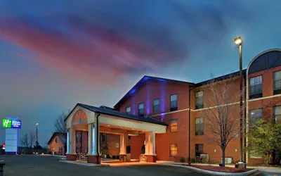 Photo 2 - Holiday Inn Express & Suites Batesville by IHG