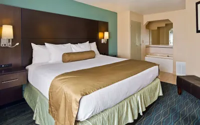 Photo 4 - Baymont by Wyndham Marion, OH