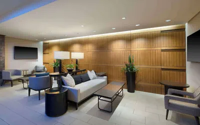 Photo 4 - Hilton Indianapolis Hotel & Suites