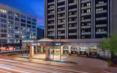 Photo 2 - Hilton Indianapolis Hotel & Suites