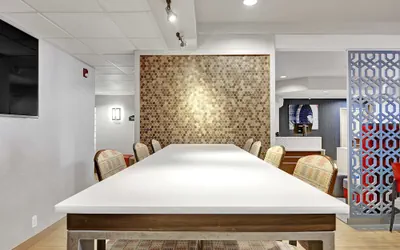 Photo 3 - Executive Residency by Best Western Navigator Inn & Suites