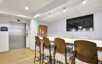 Photo 2 - Executive Residency by Best Western Navigator Inn & Suites