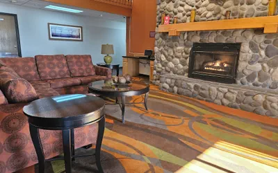Photo 2 - Ramada by Wyndham Platte City KCI Airport