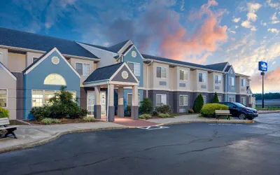 Photo 2 - Microtel Inn & Suites by Wyndham Burlington