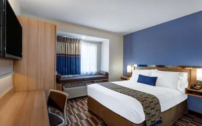 Photo 5 - Microtel Inn & Suites by Wyndham Burlington