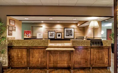 Photo 2 - Hampton Inn Marion