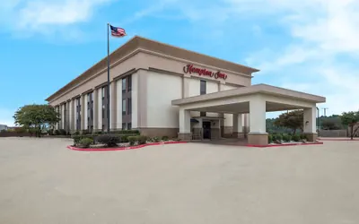 Photo 2 - Hampton Inn Marshall