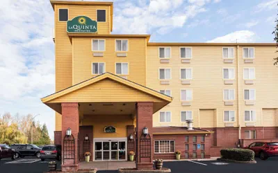 Photo 2 - La Quinta Inn & Suites by Wyndham Portland Airport