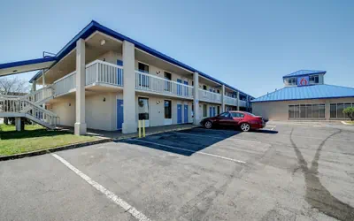 Photo 2 - Motel 6 Jennings, LA