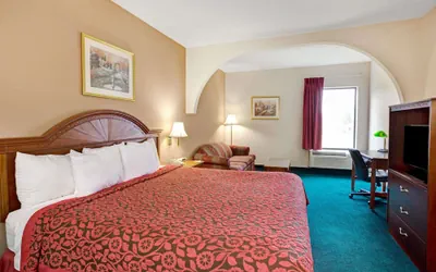 Photo 5 - Days Inn & Suites by Wyndham Louisville SW