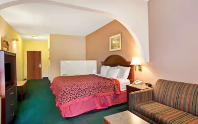 Photo 4 - Days Inn & Suites by Wyndham Louisville SW