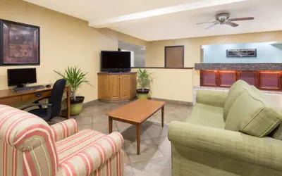 Photo 2 - Super 8 by Wyndham Morgantown