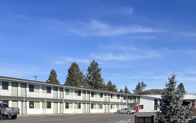 Bend Inn & Suites