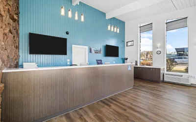 Photo 4 - Bend Inn & Suites
