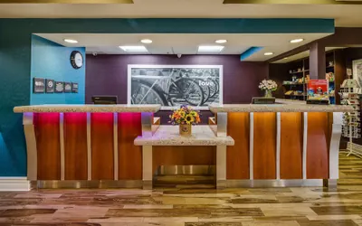 Photo 5 - Hampton Inn San Francisco Airport