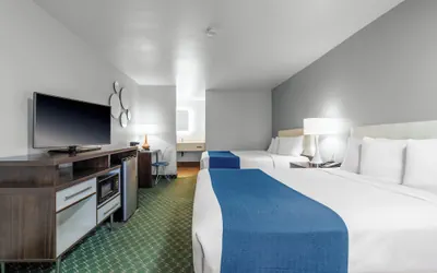 Photo 2 - Days Inn & Suites by Wyndham Flagstaff I-40