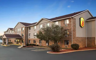 Photo 2 - Super 8 by Wyndham Fairview Heights-St. Louis