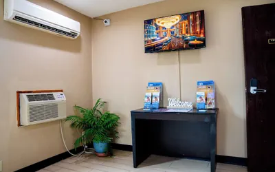 Photo 3 - Motel 6 Litchfield, IL