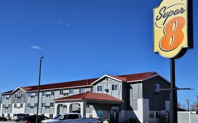Photo 2 - Super 8 by Wyndham Holbrook