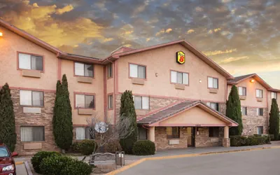 Photo 2 - Super 8 by Wyndham Kingman
