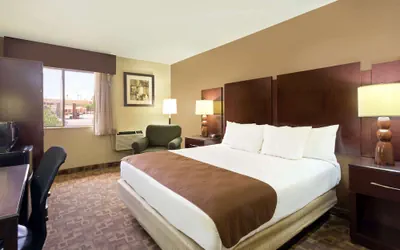 Photo 4 - Rodeway Inn & Suites Chandler - Phoenix South I-10