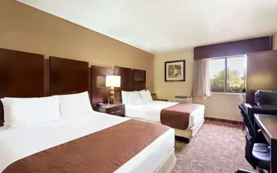 Photo 2 - Rodeway Inn & Suites Chandler - Phoenix South I-10