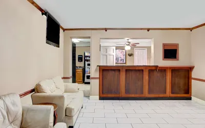 Photo 2 - Super 8 by Wyndham West Memphis