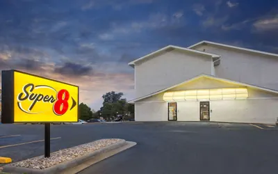 Photo 2 - Super 8 by Wyndham Columbus Airport