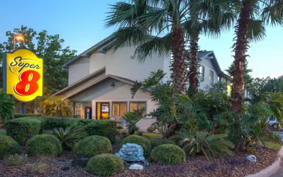 Photo 2 - Super 8 by Wyndham Gainesville I-75 Hospital University Area