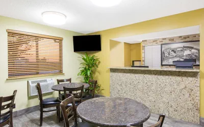 Photo 2 - Super 8 by Wyndham Nampa