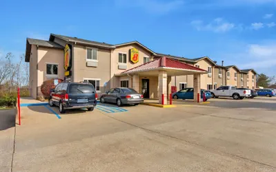 Photo 2 - Super 8 by Wyndham Bloomington University Area