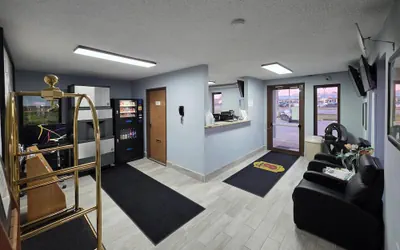 Photo 4 - Super 8 by Wyndham Emporia