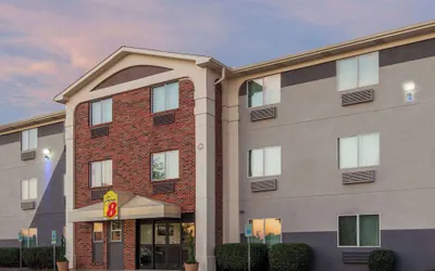 Photo 2 - Super 8 by Wyndham Bedford DFW Airport West
