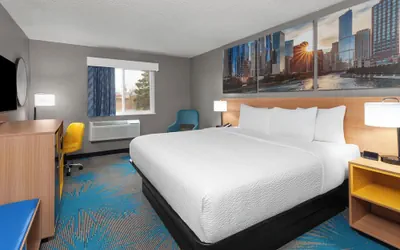 Photo 3 - Days Inn by Wyndham Waukegan