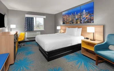Photo 2 - Days Inn by Wyndham Waukegan