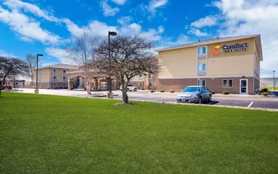 Photo 2 - Comfort Inn & Suites Springfield I-55