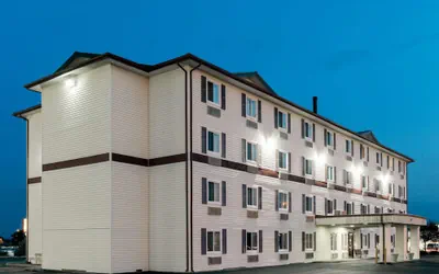 Photo 2 - Super 8 by Wyndham Springfield East