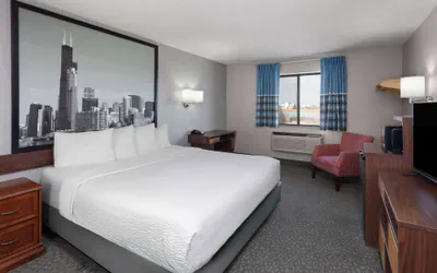 Photo 2 - Super 8 by Wyndham Romeoville Bolingbrook