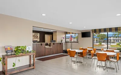 Photo 4 - Super 8 by Wyndham Valdosta GA I-75