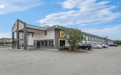 Photo 2 - Super 8 by Wyndham Valdosta GA I-75