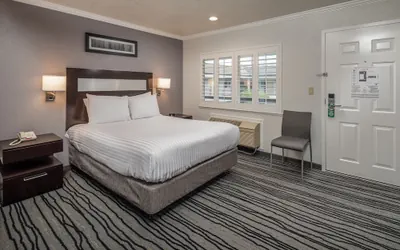 Photo 5 - Redwood Creek Inn