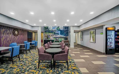 Photo 3 - La Quinta Inn & Suites by Wyndham Cookeville