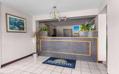 Photo 3 - Days Inn by Wyndham Clayton