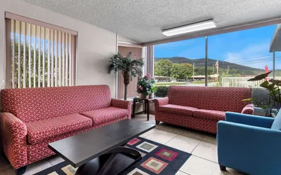 Photo 4 - Days Inn by Wyndham Clayton