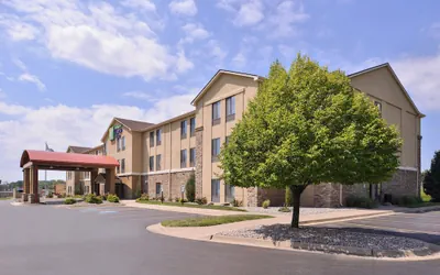 Holiday Inn Express & Suites Topeka West I-70 Wanamaker by IHG