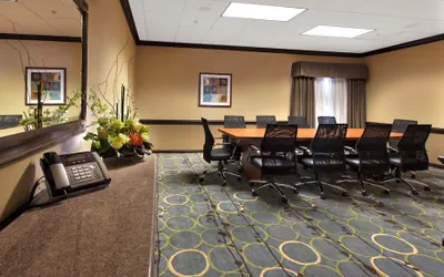 Photo 2 - Holiday Inn & Suites Spring- The Woodlands Area by IHG