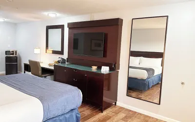 Photo 5 - Lantern Inn & Suites