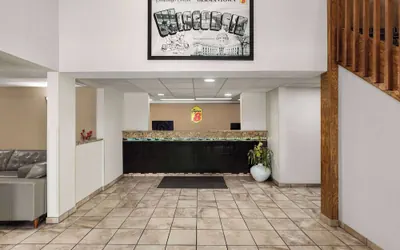 Photo 5 - Super 8 by Wyndham Germantown/Milwaukee